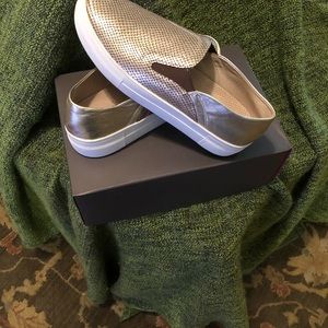 Comfortable shoes that you can walk in